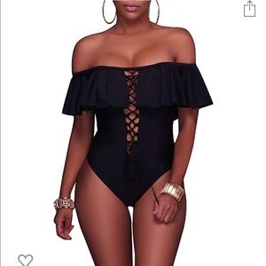 Black off the shoulder open back bathing suit 👙